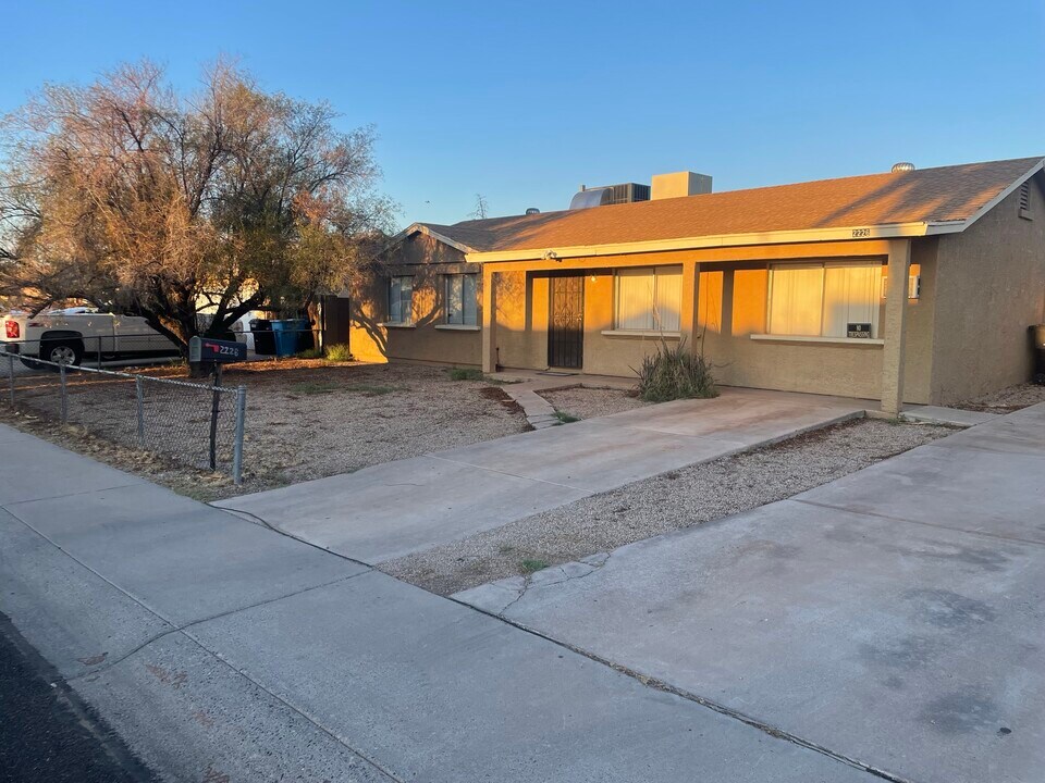 2226 N 73rd Ave in Phoenix, AZ - Building Photo