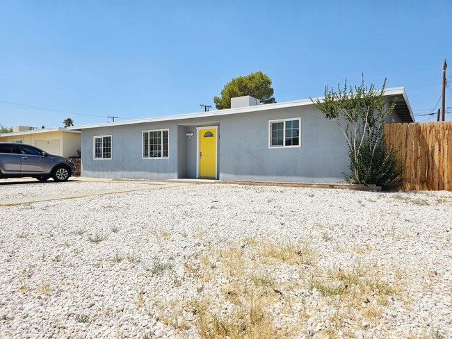 225 N Helena St in Ridgecrest, CA - Building Photo - Building Photo