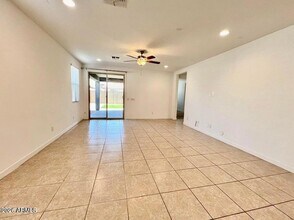 3808 S 65th Ave in Phoenix, AZ - Foto de edificio - Building Photo