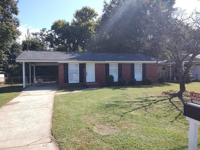 307 Sarah Dr in Warner Robins, GA - Foto de edificio - Building Photo