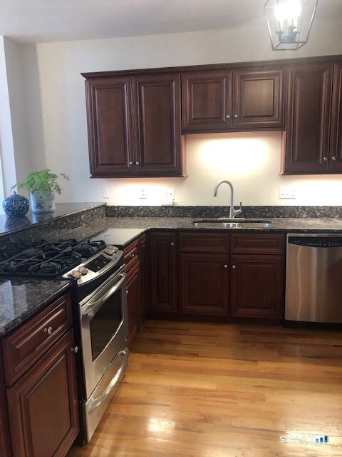 1 Indian Neck Ave in Branford, CT - Building Photo - Building Photo