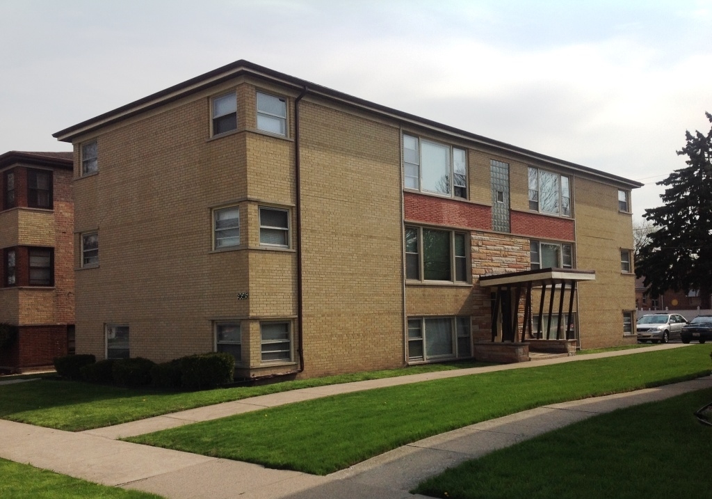 9645 S Pulaski Rd in Evergreen Park, IL - Building Photo