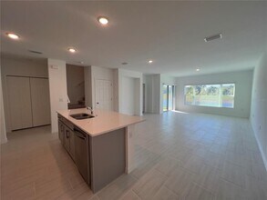 490 Thompson Vlg Ave in Apopka, FL - Building Photo - Building Photo