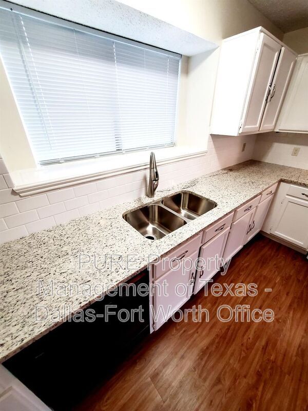 8005 Meadowlark Ln in Rowlett, TX - Building Photo - Building Photo