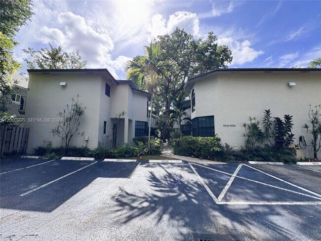 3054 Center St in Miami, FL - Building Photo - Building Photo