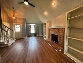 1049 Mustang Ct in Franklin, IN - Building Photo - Building Photo