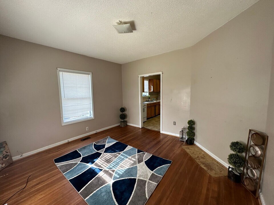 208 N King St in Gastonia, NC - Building Photo