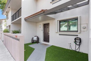 13408 SW 62nd St in Miami, FL - Building Photo