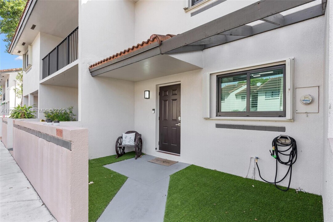 13408 SW 62nd St in Miami, FL - Building Photo