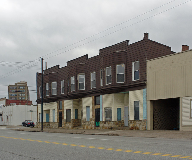 1550-1562 Broadway Ave in Lorain, OH - Building Photo - Building Photo