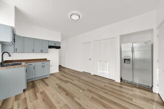 3810 W 46th St in Chicago, IL - Building Photo - Building Photo