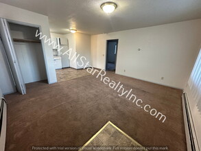 1559 Karluk St in Anchorage, AK - Building Photo - Building Photo