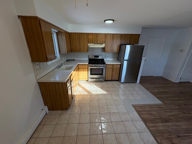 61 Bowling Ln, Unit 1 in Deer Park, NY - Building Photo - Building Photo