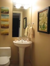 2454 NW Westover Rd, Unit A303 in Portland, OR - Foto de edificio - Building Photo