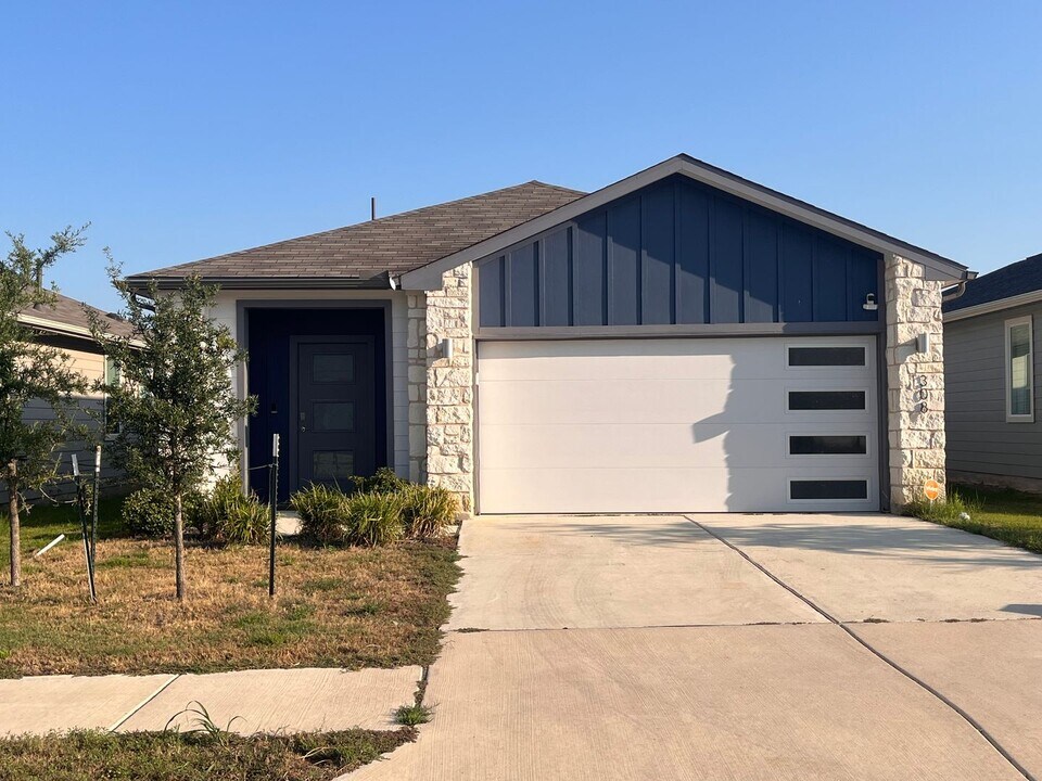308 Millbrook Blvd in San Marcos, TX - Building Photo