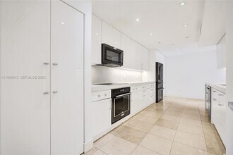 10175 Collins Ave in Bal Harbour, FL - Building Photo - Building Photo