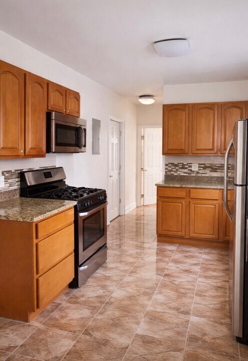 753 Broadway in Kingston, NY - Building Photo