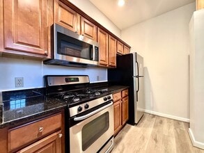 4 Bishop St, Unit 206 in Framingham, MA - Foto de edificio - Building Photo