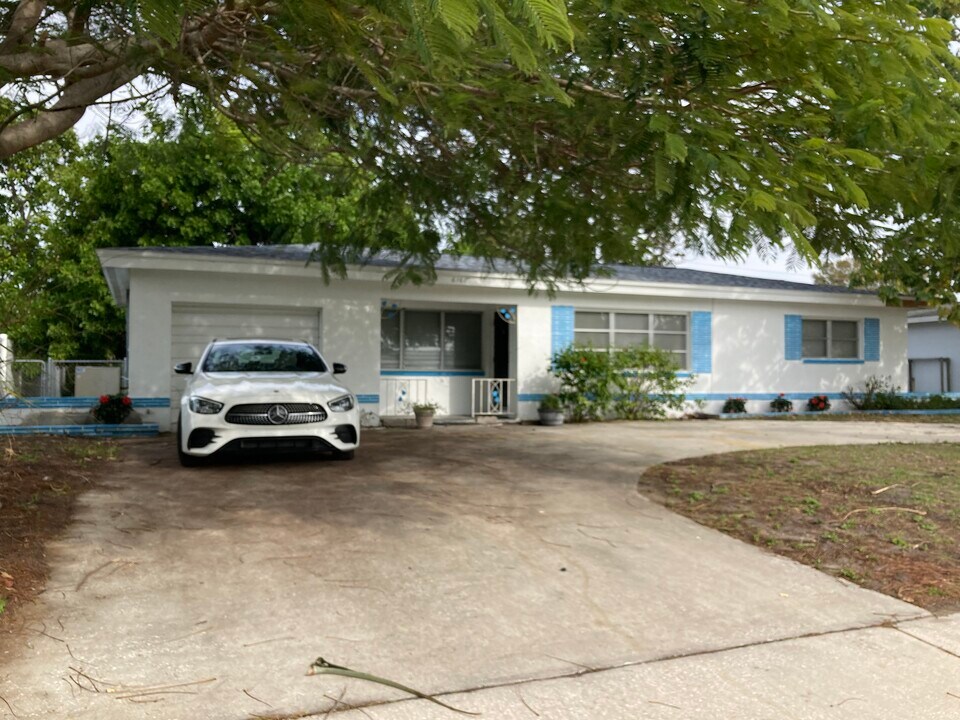 6161 41st Ave N in St. Petersburg, FL - Building Photo