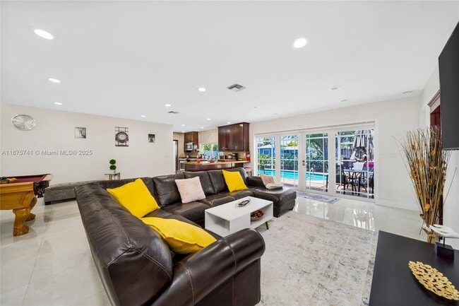 31 SE 12th St in Pompano Beach, FL - Building Photo - Building Photo