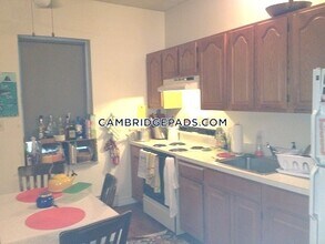 122 Berkshire St-Unit -10 in Cambridge, MA - Building Photo - Building Photo