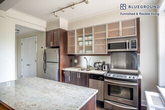 210 W 70th St in New York, NY - Building Photo - Building Photo