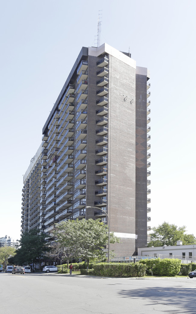 Le 6550 Ouest in Montréal, QC - Building Photo - Building Photo