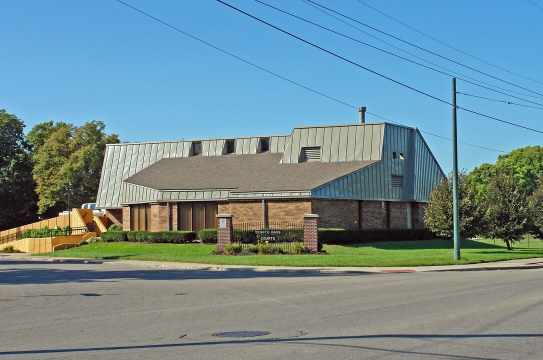 Desoto Base Courts in Dayton, OH - Building Photo