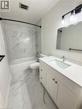 475 Parkside Dr in Waterloo, ON - Building Photo - Building Photo