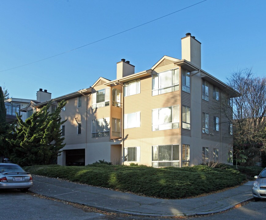 4301 Woodland Park Ave N in Seattle, WA - Building Photo