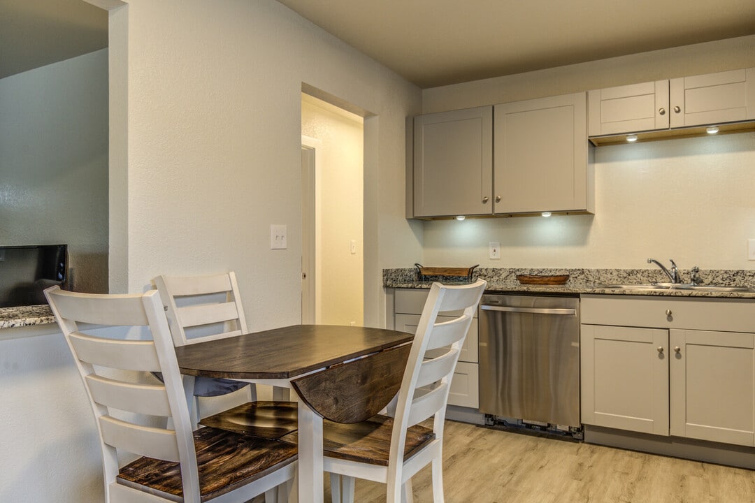 345 S Fenway St in Casper, WY - Building Photo