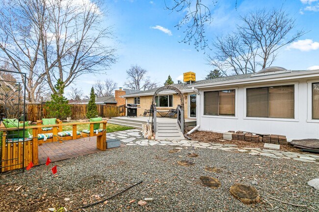 1277 S Independence St in Lakewood, CO - Foto de edificio - Building Photo