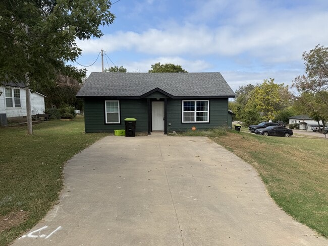 property at 1029 N Hickory Ave