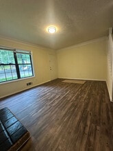 Room in Townhome on Destin Cir in Snellville, GA - Building Photo - Building Photo