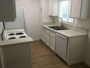 COMPLETELY REMODELED TOWNHOUSE FOR RENT in Los Angeles, CA - Foto de edificio - Interior Photo