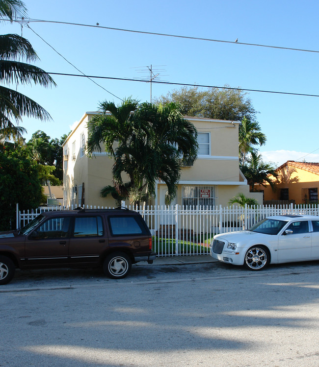 514 NE 67th St in Miami, FL - Foto de edificio - Building Photo