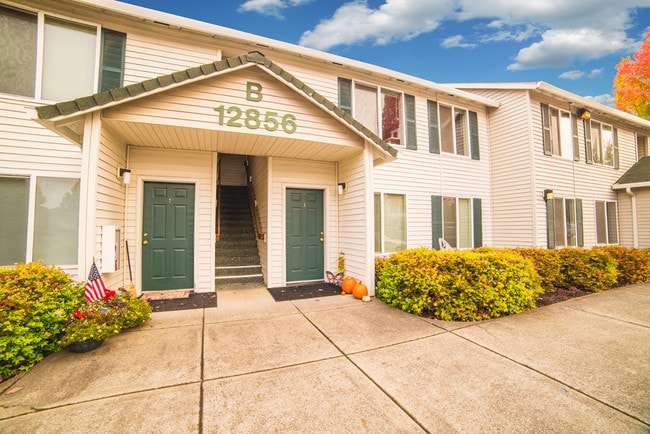 Quail Hollow Apartments in Banks, OR - Building Photo - Building Photo