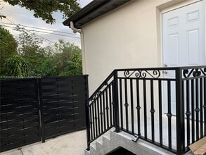7935 SW 17th Terrace in Miami, FL - Building Photo - Building Photo