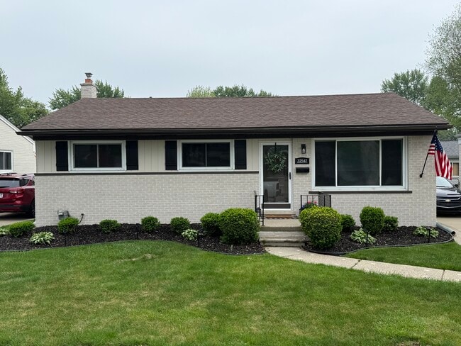 32547 Birkshire St in St. Clair Shores, MI - Building Photo - Building Photo