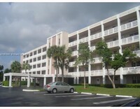 1075 Riverside Dr in Coral Springs, FL - Building Photo - Building Photo