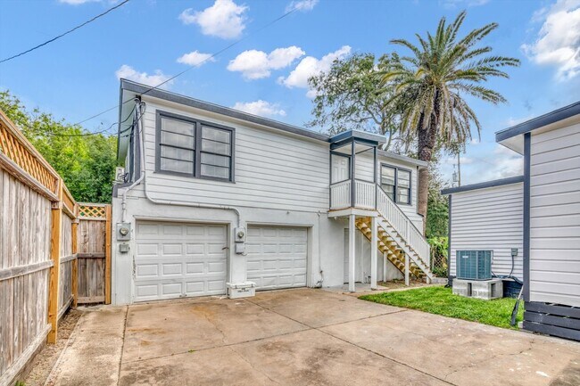 4006 Avenue R 1/2 Rear in Galveston, TX - Building Photo - Building Photo