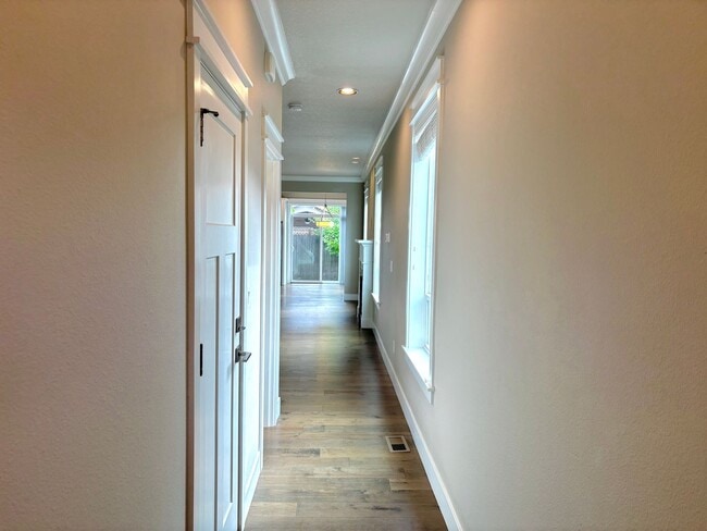 9020 N Oswego Ave in Portland, OR - Building Photo - Building Photo