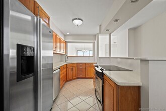 100 Seaview Ave in Norwalk, CT - Building Photo - Building Photo