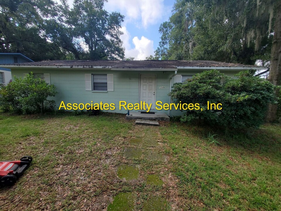 1249 NW 33rd Pl in Gainesville, FL - Building Photo