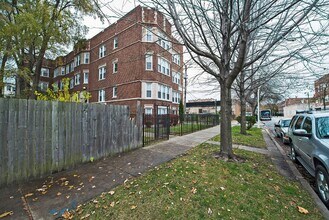 7914-16 S Kingston Ave Chicago, IL 60617 in Chicago, IL - Foto de edificio - Building Photo