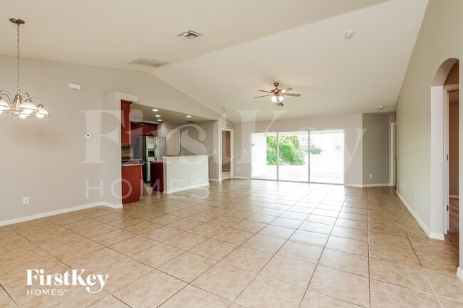 2026 NW 10th Ave in Cape Coral, FL - Foto de edificio - Building Photo