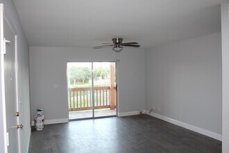 1766 Abbey Rd, Unit 207F in West Palm Beach, FL - Building Photo - Building Photo