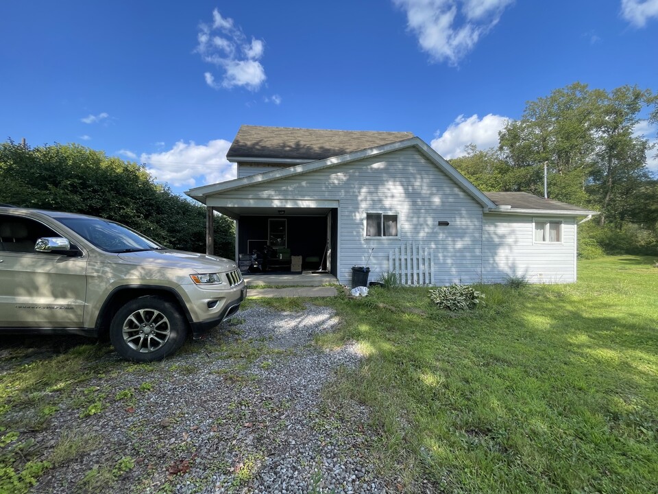 53 Irven Ln in Penfield, PA - Foto de edificio