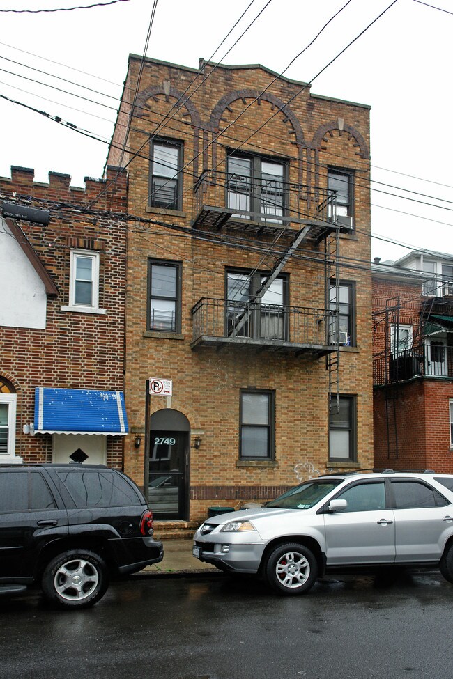 2749 Barnes Ave in Bronx, NY - Building Photo - Building Photo