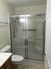 101 Colonial Oaks Dr in St. Albans, WV - Foto de edificio - Building Photo